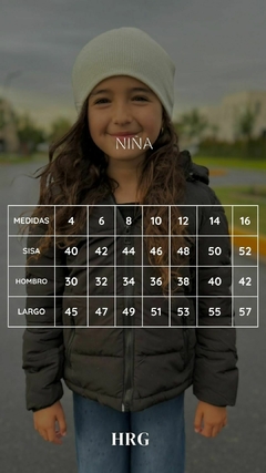 Niña en internet