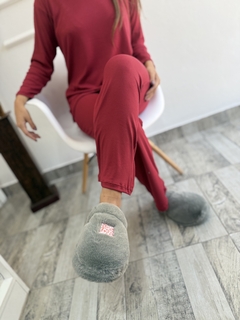 PANTUFLONES PELUCHE BORDADOS Art. 20990 en internet