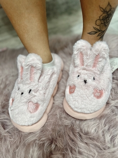 PANTUFLAS KAWAII CONEJITO CORAZON