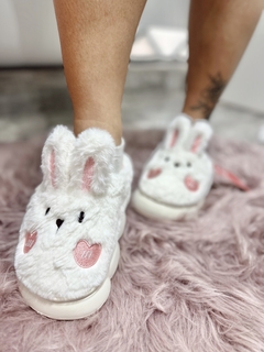 PANTUFLAS KAWAII CONEJITO CORAZON - comprar online