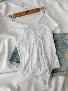 BODY BASICO CON PUNTILLA en internet