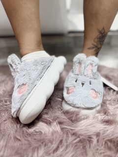 PANTUFLAS KAWAII CONEJITO CORAZON en internet