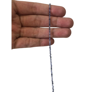 Fios de iolita 2mm em formato de bola facetada, com cor azul escura e brilho sutil - Pedras Entremeios