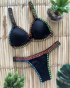 Biquíni de crochê dupla face (preto/azul bic) - comprar online