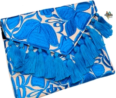 Carterón "Flores" Con Pompones (Blanco Lino & Azul)