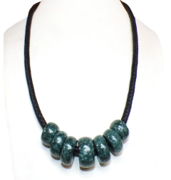 Collar de Piel con Argollas de Jade de Guatemala - tienda en línea