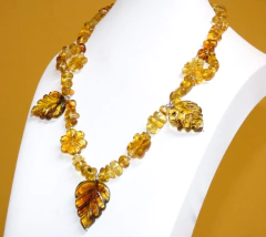 Collar de Plata con Flores & Hojas de Ámbar en internet