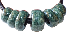 Collar de Piel con Argollas de Jade de Guatemala en internet