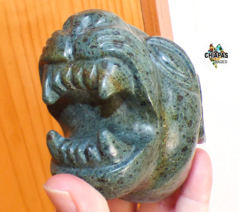 Escultura Cabeza de Jaguar con Jade de Guatemala