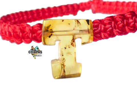Pulsera Tejida Con Inicial De Ámbar "T"