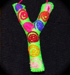 Letra -Y- (14 cm) Bordada a mano (copia)