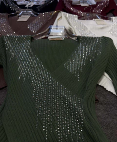 Blusa Tricot Transpassada com Strass Stripes