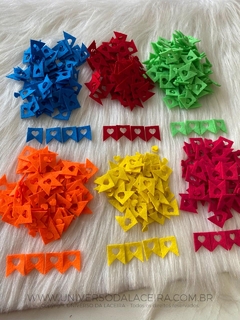 KIT DE BANDEIRINHAS DE FELTRO COM 24 UNIDADES COM 2CM - comprar online