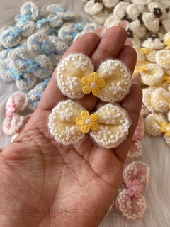 Laço de Renda Bordada Amarelo Bebê o par