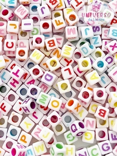 ENTREMEIO LETRA QUADRADA COM LETRA COLORIDA COM 20 GRAMAS - comprar online