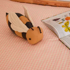 Almofada Buzzy Bee 14 x 36 cm - Lorena Canals na internet