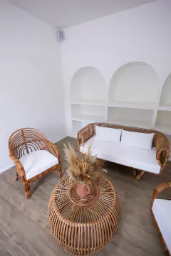 Sofá Amalfi em fibra natural com estofado na internet