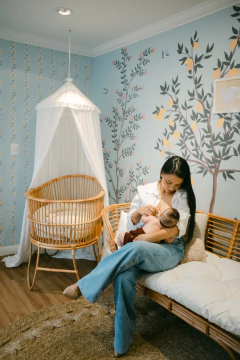 Berço moisés em fibra natural (rattan). Produção autoral Casa Cahaya