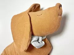 Almofada Frank Salsicha em pélucia com cachecol - comprar online