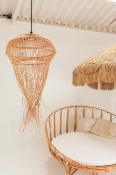 LUMINÁRIA ÁGUA VIVA EM FIBRA NATURAL - CASA CAHAYA - Produção de móveis artesanais e sustentáveis em fibra natural