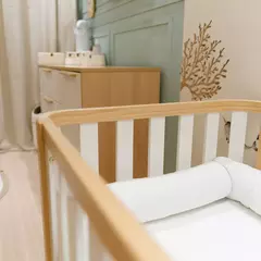 Berço Americano 2 em 1  Loop Branco com Carvalho Malva com Rodinhas