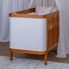 Berço de Madeira Estofado com Tecido Bouclé 2 em 1 Linha Soley - CASA CAHAYA - Produção de móveis artesanais e sustentáveis em fibra natural