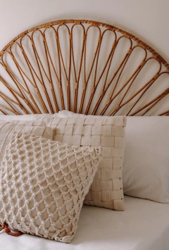 cabeceira redonda em rattan feito a mao por artesaos brasileiros tendencia boho decor