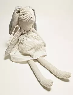 Coelha Stella em pelúcia com vestido