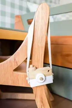 Escultura Máquina Fotográfica branca - CASA CAHAYA - Produção de móveis artesanais e sustentáveis em fibra natural