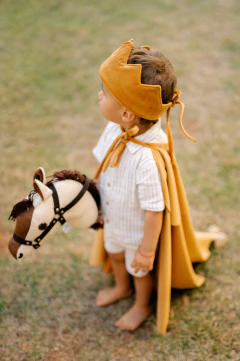 Cavalinho de Pau Infantil com Rodinhas - CASA CAHAYA - Produção de móveis artesanais e sustentáveis em fibra natural
