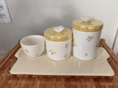 Kit Higiene Floral Amarelo na internet