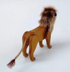 Adorno Leão Articulado em Madeira - comprar online