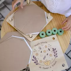 Prensa Waldorf para flores e folhas - CASA CAHAYA - Produção de móveis artesanais e sustentáveis em fibra natural