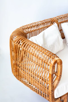 Sofá Amalfi em fibra natural com estofado - CASA CAHAYA - Produção de móveis artesanais e sustentáveis em fibra natural
