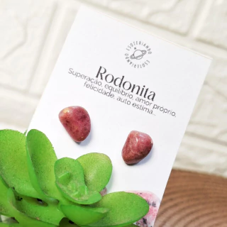 Brinco de Rodonita - Rodonita pedra da superação e amor próprio.