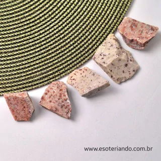 Cinábrio na matriz (Sangue de Dragão) - A pedra do empreendedor