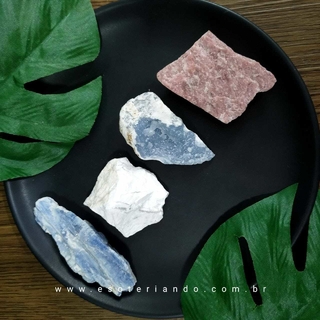 Kit de cristais para o quarto de criança.