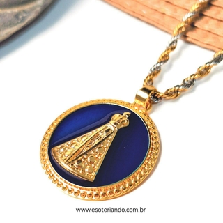Colar nossa senhora Aparecida | Semi jóia | resina e aço | corrente mista Dourada e prateada| Azul