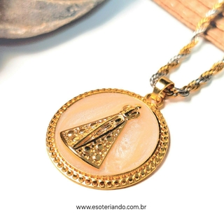 Colar nossa senhora Aparecida | Semi jóia | resina e aço | corrente mista dourada e prateada | Bege