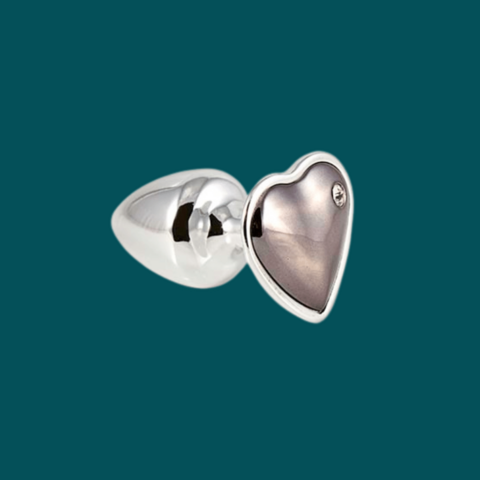 Plug Cromado com Pedra de Coração Ônix Hard