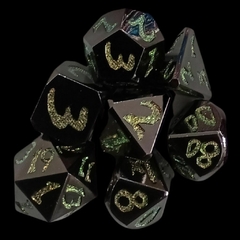 Set de Dados Metálicos Negros con Números Verde Brillante