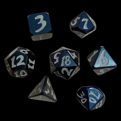 Set de Dados Metálicos Azules con Números Blancos