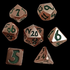 Set de Dados Metálicos Bronce con Números Verdes