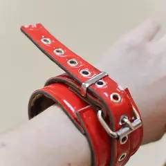 Muñequera vinilo rojo