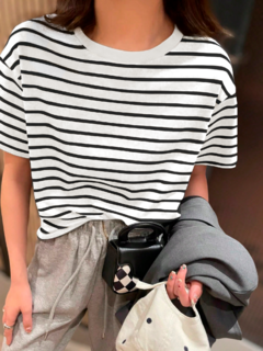 T-Shirt Blusa Basica Com Listras - comprar online