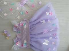 Vestido Jardim lilás + asa de borboleta na internet