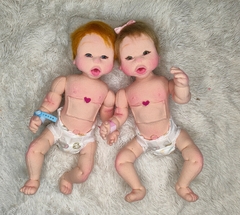 Boneca com caixa de som, cabelos e olhos abertos - loja online