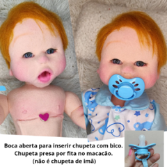 Boneca com caixa de som, cabelos e olhos abertos - LIKA