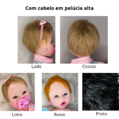 Boneca com caixa de som, cabelos e olhos abertos