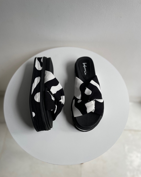 Flat Carla Preta